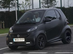 Pesepakbola Liga Inggris dengan Mobil Murahnya