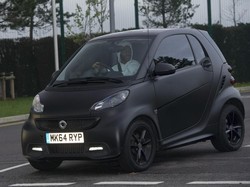 Pesepakbola Liga Inggris dengan Mobil Murahnya