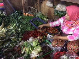 Jelang Tutup Tahun, Harga Tomat Hingga Cabai Naik