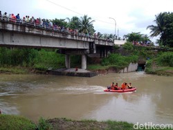 Pria yang Hilang Setelah Lompat ke Sungai di Kulon Progo Masih Dicari