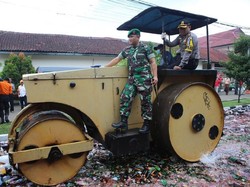 23.316 Botol Miras dan Ratusan Ribu Petasan di Bogor Dimusnahkan