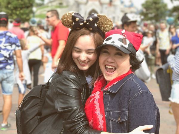 Pesan Cinta Sandi Uno Sampai Chelsea Islan di Hari Ibu