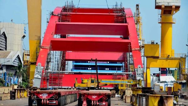 Foto: Rangka dari Jembatan Kebanggaan Jokowi Tiba di Papua