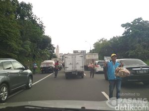 Jelang Libur Natal, Kawasan Puncak Dipadati Kendaraan Jelang Libur Natal, Kawasan Puncak Dipadati Kendaraan