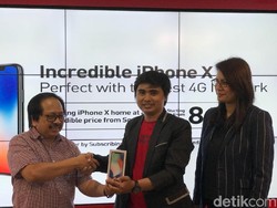 Pria Ini Jadi Pemilik Pertama iPhone X Resmi di Indonesia