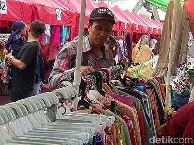 Penasaran, Apa Sih yang Dijual di PKL Tanah Abang?