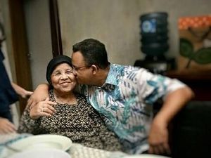 Ulang Tahun Ke-50, Anies Ucap Terima Kasih kepada Ibunda Ulang Tahun Ke-50, Anies Ucap Terima Kasih kepada Ibunda