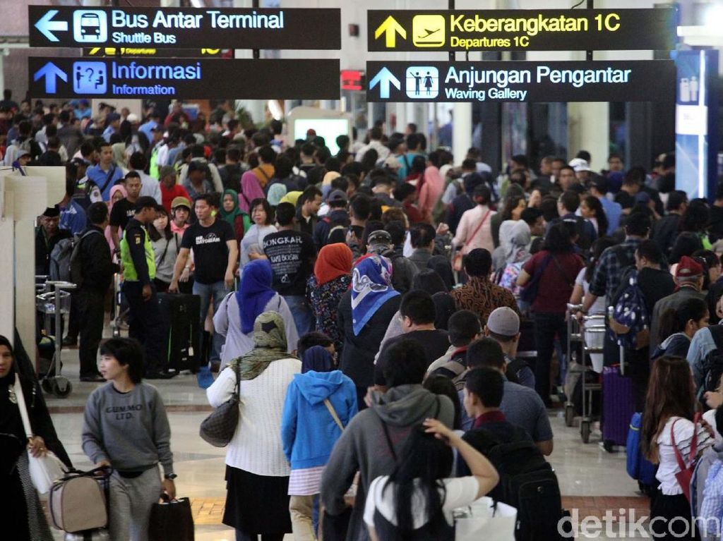 Puncak Libur Natal, Bandara Soeta Mulai Dipadati Penumpang