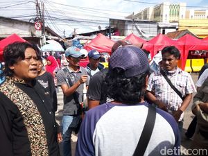 PKL Tanah Abang Protes: Tenda Justru Diisi Pemilik Kios PKL Tanah Abang Protes: Tenda Justru Diisi Pemilik Kios