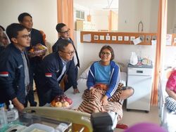 Hari Ibu, Ketua MPR Bersama Artis Hibur Pasien RSCM