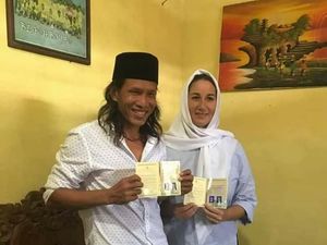 Sebelum Menikah, Bule Cantik Asal Selandia Baru Ucapkan Syahadat Sebelum Menikah, Bule Cantik Asal Selandia Baru Ucapkan Syahadat