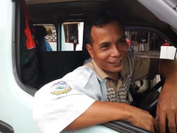 Curhat Sopir Angkot soal Penutupan Jalan Depan Stasiun Tanah Abang