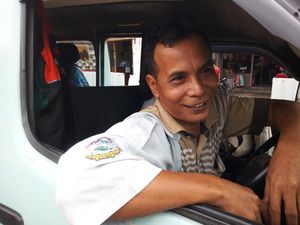 Curhat Sopir Angkot soal Penutupan Jalan Depan Stasiun Tanah Abang Curhat Sopir Angkot soal Penutupan Jalan Depan Stasiun Tanah Abang