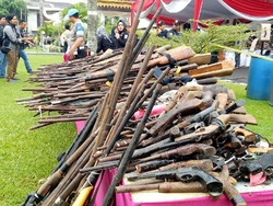 Menggunung, Ini Ratusan Senpi yang Dimusnahkan Polda Sumsel