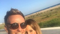Raquel Mauri, istri Ivan Rakitic. Kabarnya Ivan jatuh cinta pada pandangan pertama saat Raquel menghidangkan kopi untuknya di sebuah hotel tepat sebelum sang pesepakbola direkrut Sevilla tahun 2011. (Foto: instagram @ivanrakitic)