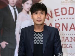Tukar Kado Tradisi Wajib di Keluarga Fendy Chow Saat Natal Tukar Kado Tradisi Wajib di Keluarga Fendy Chow Saat Natal
