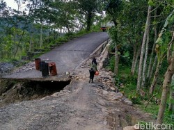Jalan Amblas, Akses Warga di Banjarnegara Terputus