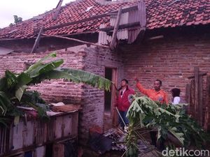 Puting Beliung Rusak 27 Rumah di Cirebon