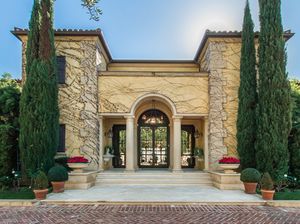 Mengintip Rumah Mewah Bos Guess Rp 441 M