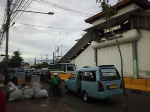 Potret Hiruk Pikuk Jalan di Stasiun Tanah Abang Jelang Penataan Potret Hiruk Pikuk Jalan di Stasiun Tanah Abang Jelang Penataan