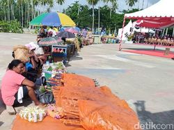 Jokowi Borong Dagangan Mama-mama Papua yang Inspiratif