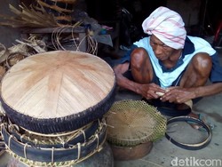 Perkenalkan Ini Dia Mbah Kamsin, Pengrajin Terakhir Caping Kalo Kudus