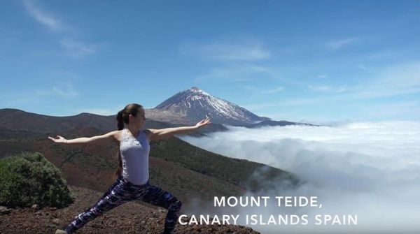 Foto: Bule Cantik Keliling Dunia Sambil Yoga