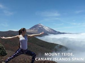 Foto: Bule Cantik Keliling Dunia Sambil Yoga