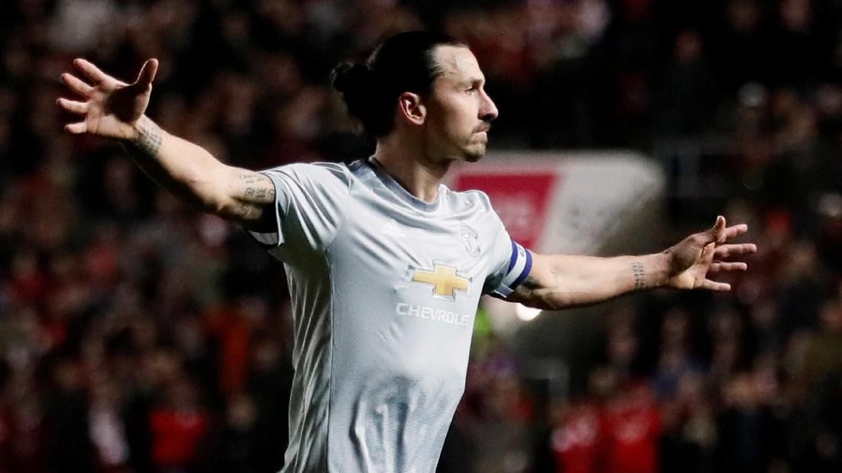 Zlatan Ibrahimovic merayakan golnya (Foto: David Klein/REUTERS)