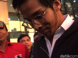 Tampilan Beda Rheza Herwindo Putra Novanto Usai Diperiksa KPK