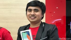 Ini Tiga Pembeli Pertama iPhone X di Indonesia
