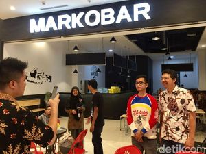 Gibran Resmi Buka Gerai Markobar ke 31 di Transmart Graha Raya Gibran Resmi Buka Gerai Markobar ke 31 di Transmart Graha Raya