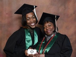 Inspiratif, Nenek dan Cucu Lulus Kuliah Bersama dengan Nilai IPK Tinggi