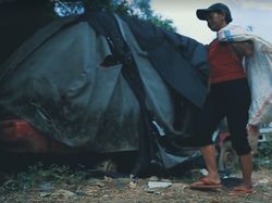 Keseharian Ibu Pemulung yang Tak Kenal Lelah