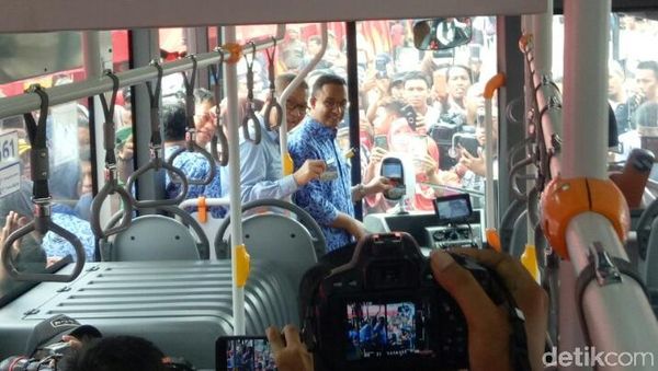 Foto: Senyum Anies Ketika Jajal Tanah Abang Explorer