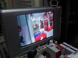 Bertelanjang Dada, Dua Maling Terekam CCTV Mencuri di Pasar Polman