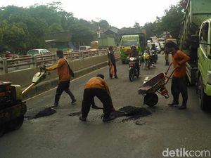 Hadapi Puncak Arus Liburan Besok, Perbaikan Lubang di Pantura Dikebut