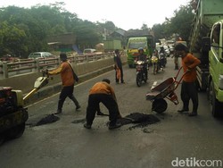Hadapi Puncak Arus Liburan Besok, Perbaikan Lubang di Pantura Dikebut