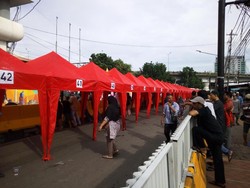 Jalan Depan Stasiun Tanah Abang Ditutup, PKL Belum Pindah ke Tenda