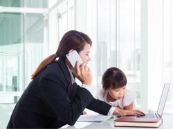 Jangan Lupakan Peran, Ibu yang Bekerja Tak Boleh Abaikan Keluarga