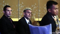 Cristian Gonzales terlihat hadir.