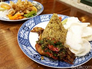 Sagoo Kitchen: Gurih Mantap! Nasi Goreng Kunyit Ayam Bledos di Resto Jadoel