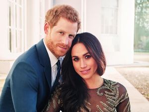 Foto Romantisnya Pangeran Harry dan Meghan Markle