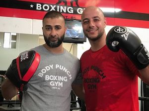 Foto: Selain Jago Nyanyi Maher Zain Juga Jago Boxing