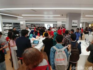 Antusiasme Fanboy Indonesia Berburu iPhone 8 dan iPhone X