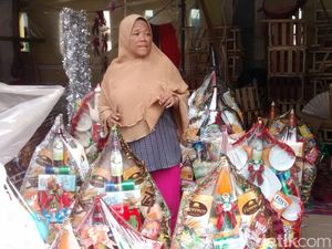 Pedagang Parsel Raup Omzet Jutaan Rupiah per Hari Jelang Natal Pedagang Parsel Raup Omzet Jutaan Rupiah per Hari Jelang Natal