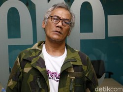 Ditahan karena Narkoba, Tio Pakusadewo Dibesuk Sutradara