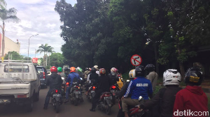 Pemotor Lawan Arus di Lebak Bulus