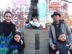 Mengintip Gaya Liburan Krisdayanti dan Keluarga di Jepang