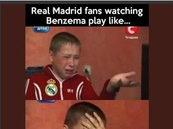 Karim Benzema beberapa kali melewatkan peluang di laga melawan Barca. Kira-kira begini ekspresi para pendukung Madrid saat melihat Benzema bermain. (Foto: dok.Twitter)